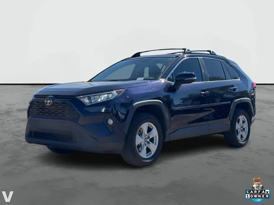 2020 Toyota RAV4 XLE photo 1