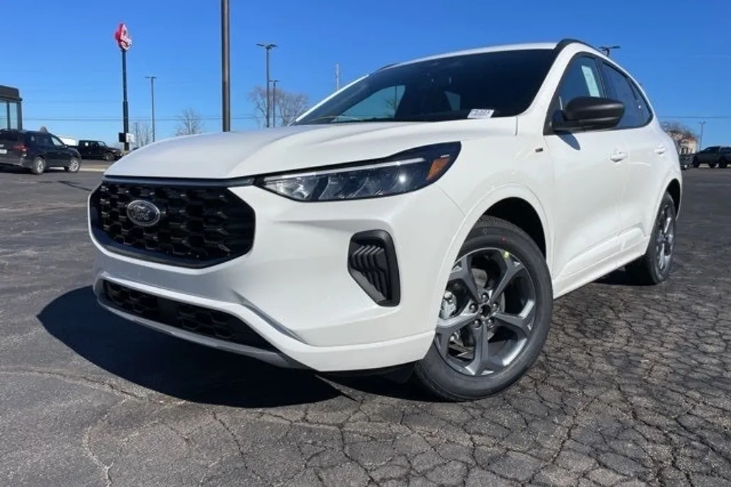 2024 Ford Escape ST-Line photo 1