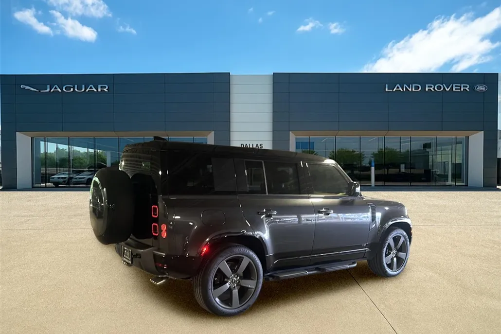 2025 Land Rover Defender 110 V8 photo 1