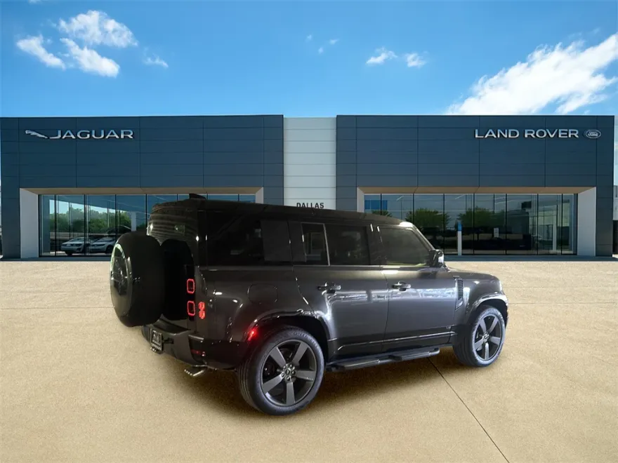 2025 Land Rover Defender 110 V8 photo 1