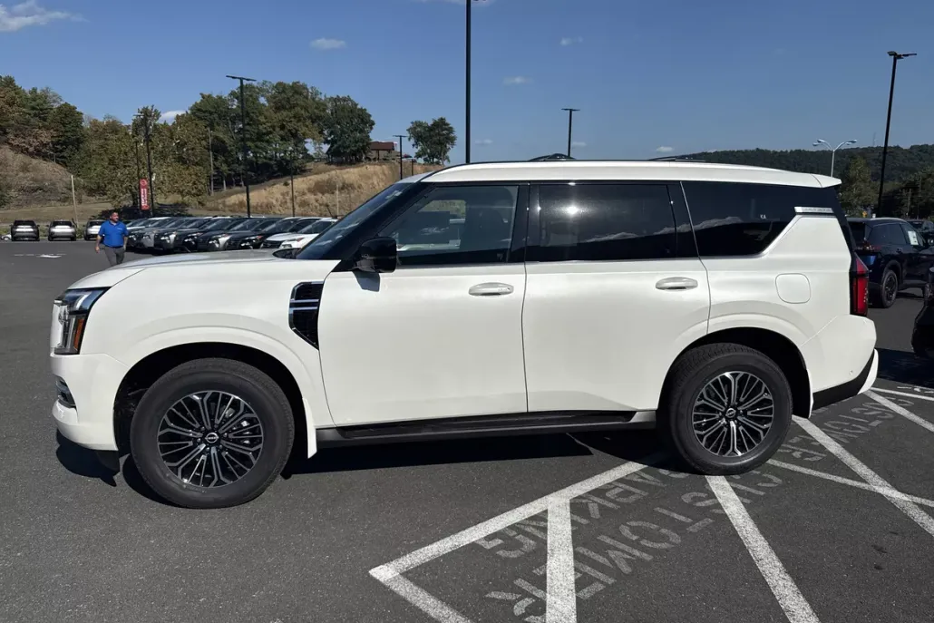 2026 Nissan Armada Platinum photo 1