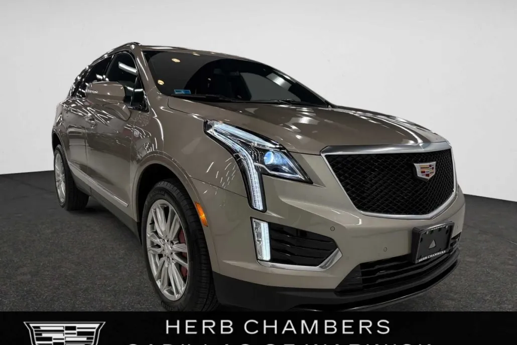 2022 Cadillac XT5 Sport photo 1