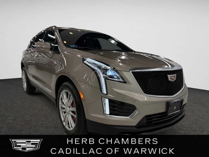2022 Cadillac XT5 Sport photo 1