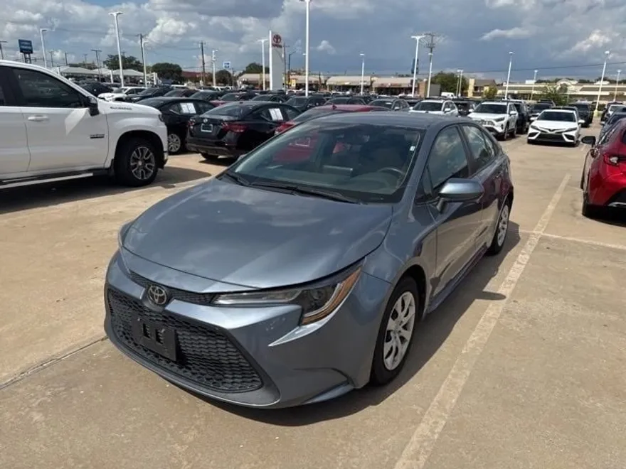 2022 Toyota Corolla LE photo 1