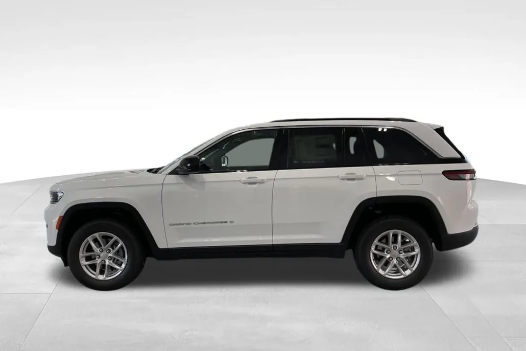 2025 Jeep Grand Cherokee Laredo X photo 1
