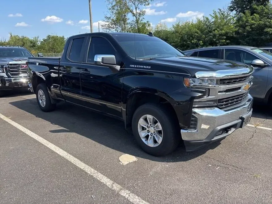 2019 Chevrolet Silverado 1500 LT photo 1