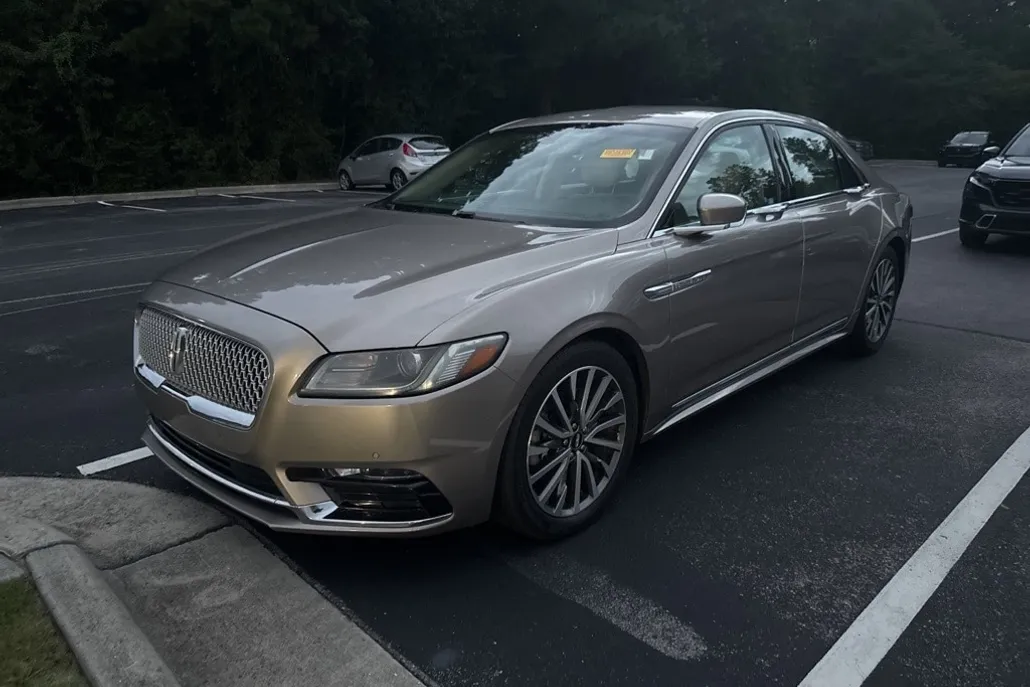 2018 Lincoln Continental Select photo 1