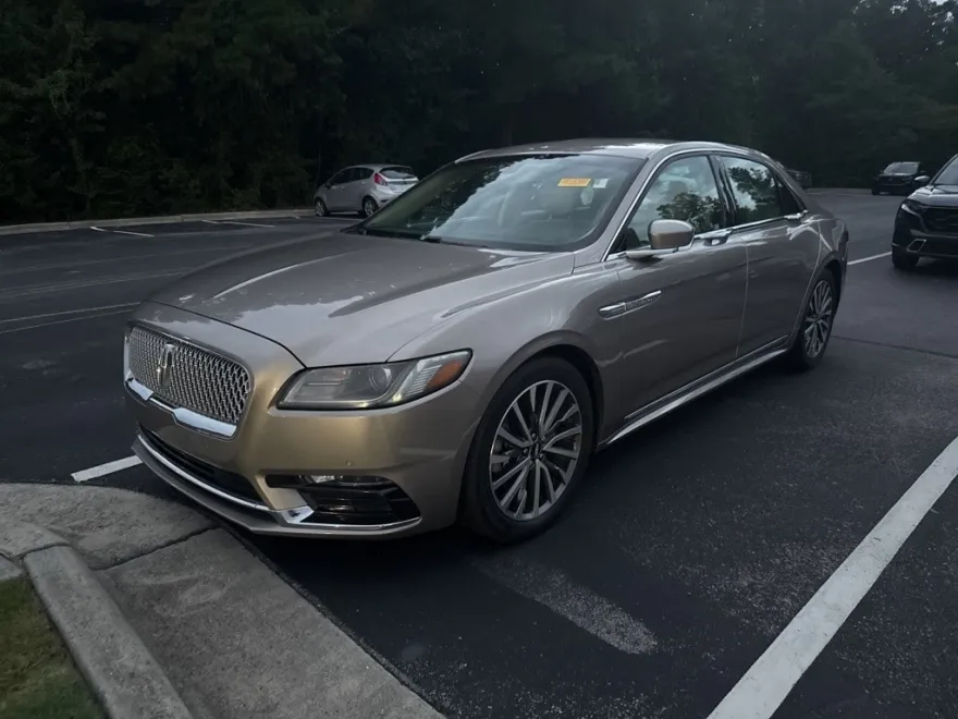 2018 Lincoln Continental Select photo 1