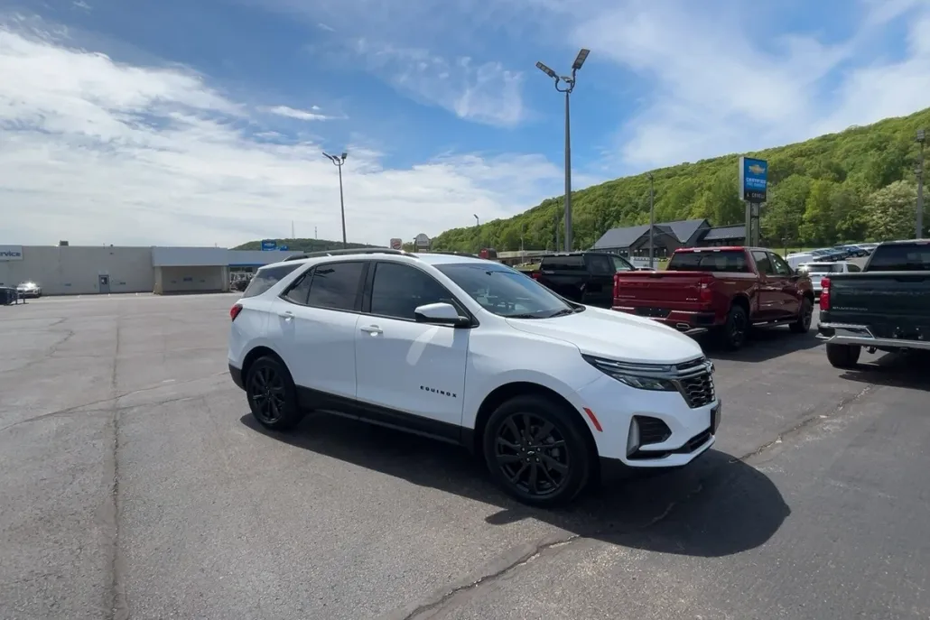 2023 Chevrolet Equinox RS photo 1