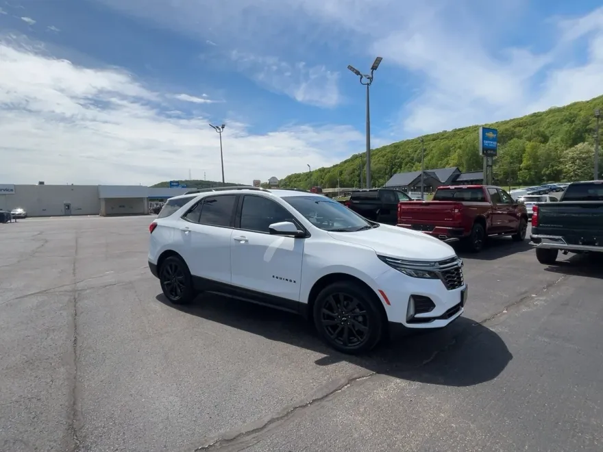 2023 Chevrolet Equinox RS photo 1