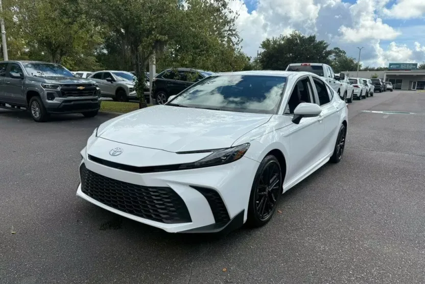 2025 Toyota Camry photo 1