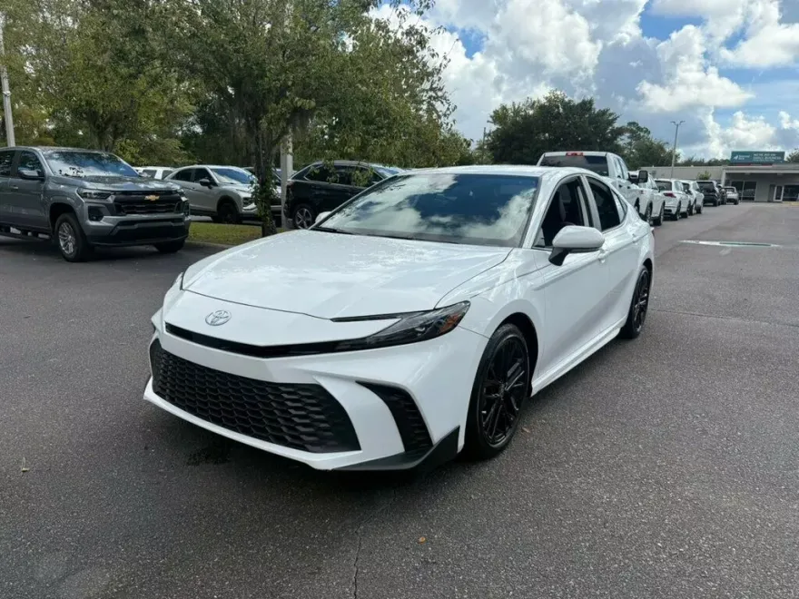 2025 Toyota Camry photo 1