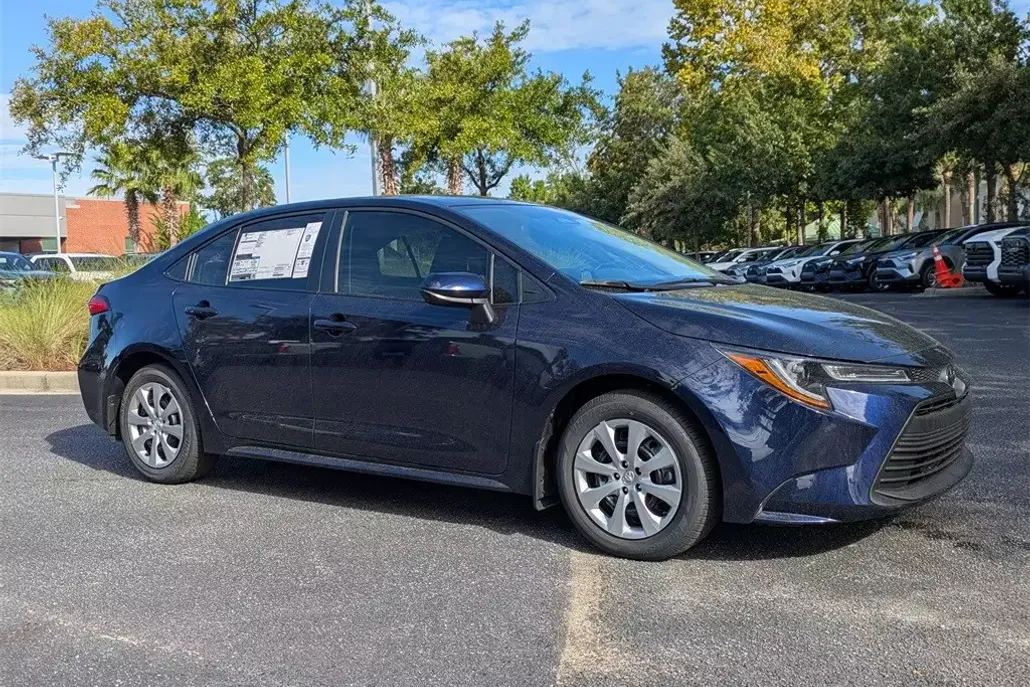 2026 Toyota Corolla LE photo 1