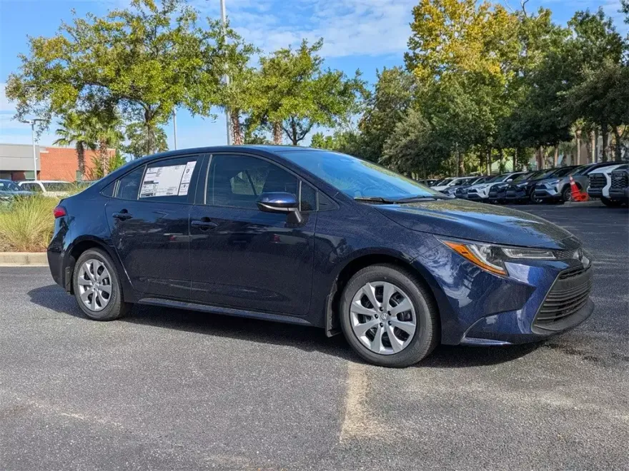 2026 Toyota Corolla LE photo 1