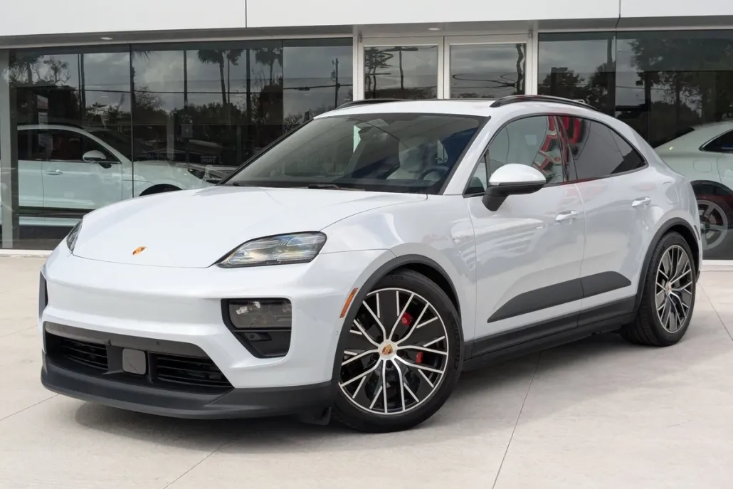 2025 Porsche Macan Electric photo 1