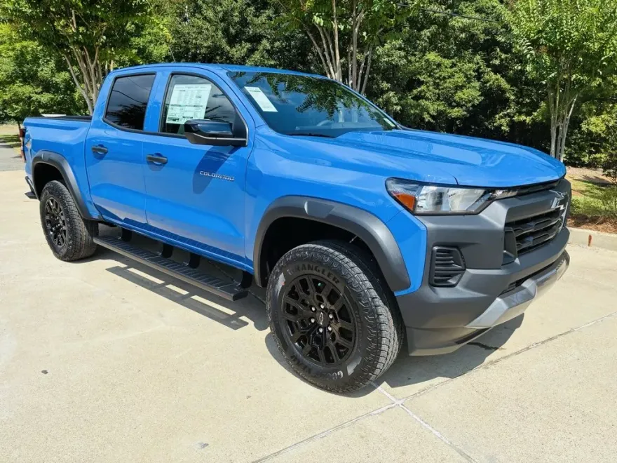 2026 Chevrolet Colorado Trail Boss photo 1