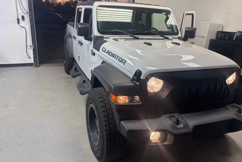 2020 Jeep Gladiator Sport photo 1