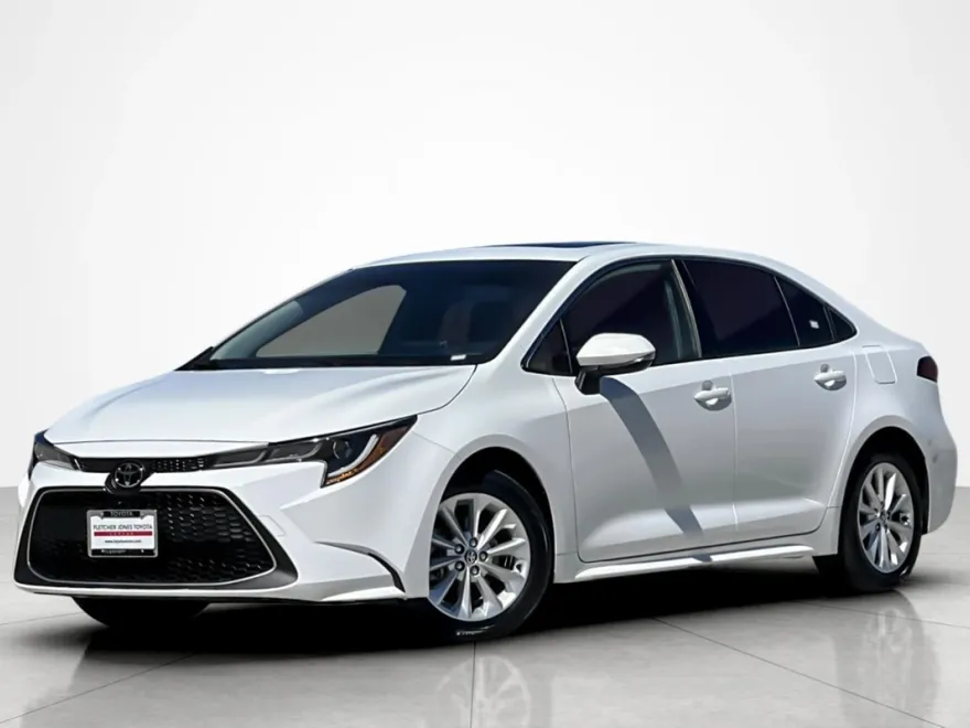 2022 Toyota Corolla XLE photo 1