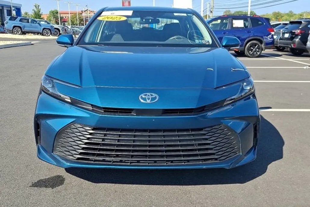2025 Toyota Camry LE photo 1