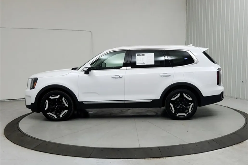 2023 Kia Telluride EX photo 1