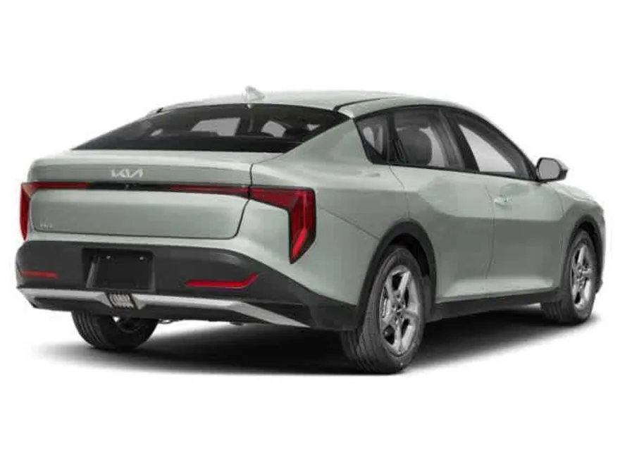 2025 Kia K4 LXS photo 1