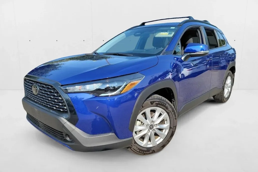 2024 Toyota Corolla Cross LE photo 1