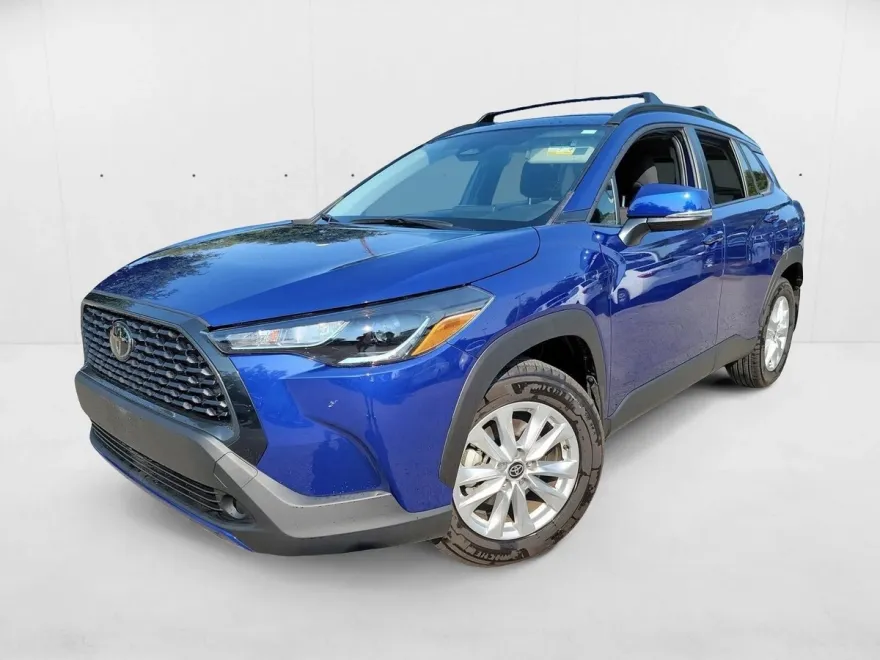 2024 Toyota Corolla Cross LE photo 1