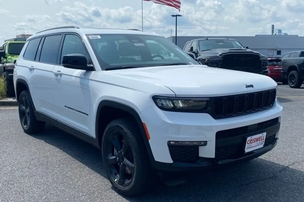 2025 Jeep Grand Cherokee Laredo photo 1