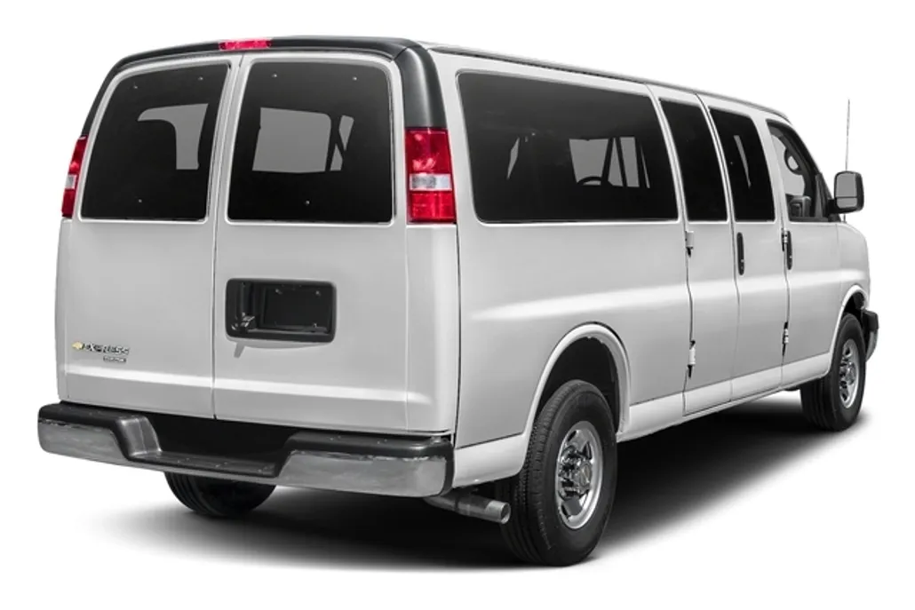2018 Chevrolet Express Passenger LT photo 1