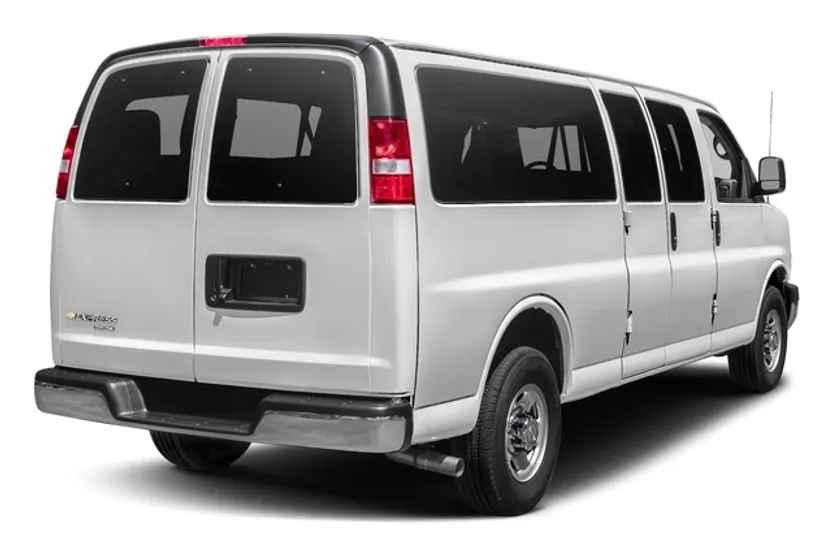 2018 Chevrolet Express Passenger LT photo 1