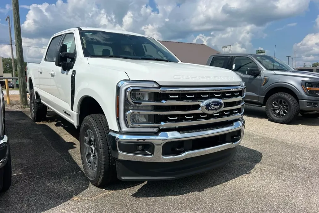 2025 Ford F-250 Lariat photo 1