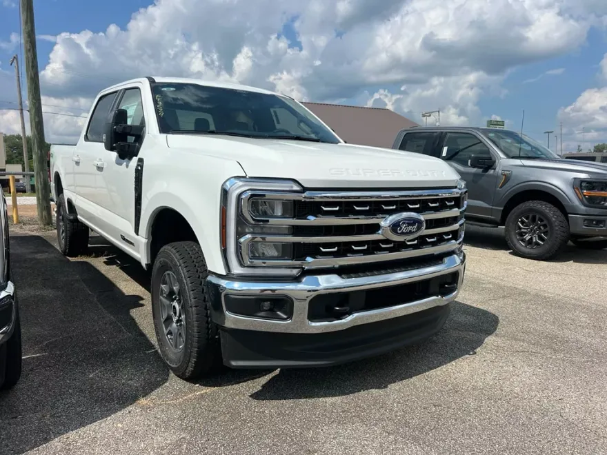 2025 Ford F-250 Lariat photo 1