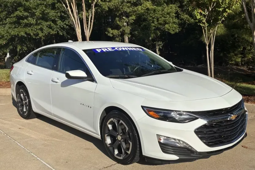 2023 Chevrolet Malibu 1LT photo 1