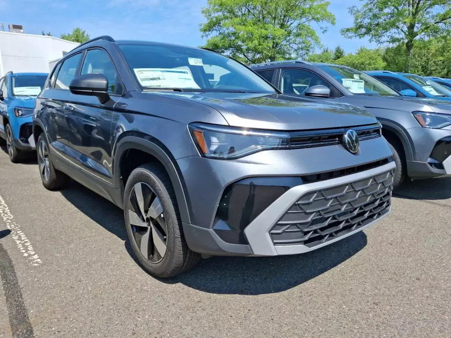 2025 Volkswagen Taos S photo 1