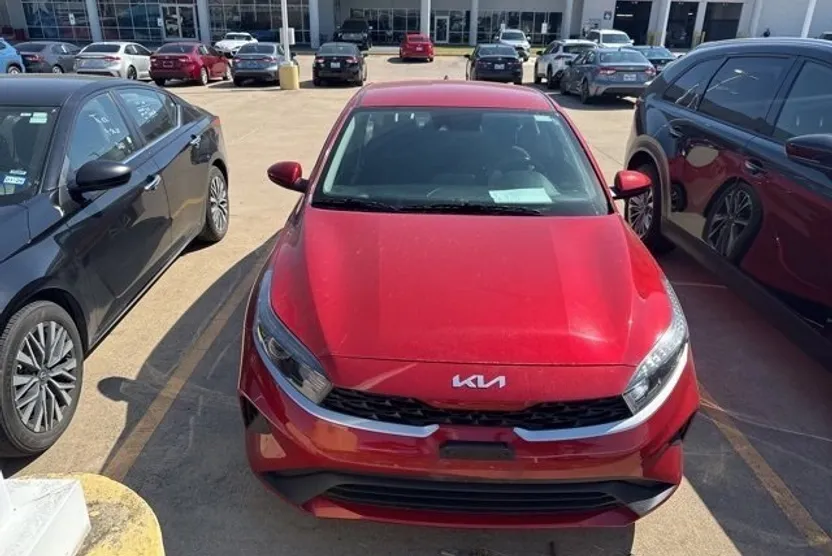 2024 Kia Forte LXS photo 1