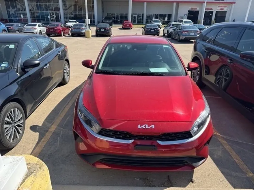 2024 Kia Forte LXS photo 1
