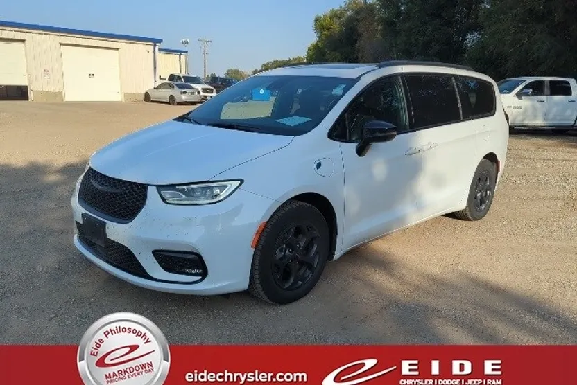 2023 Chrysler Pacifica Hybrid Limited photo 1