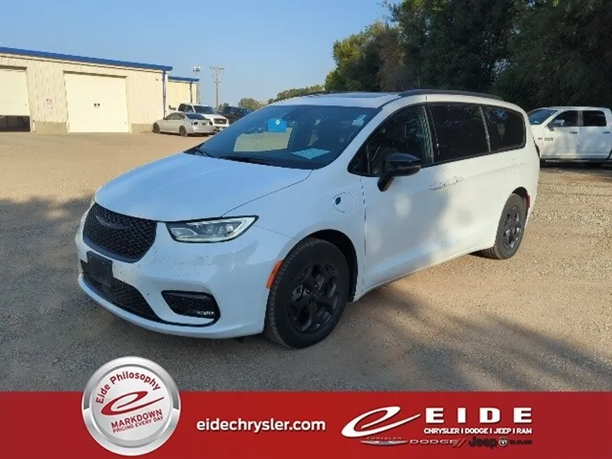 2023 Chrysler Pacifica Hybrid Limited photo 1