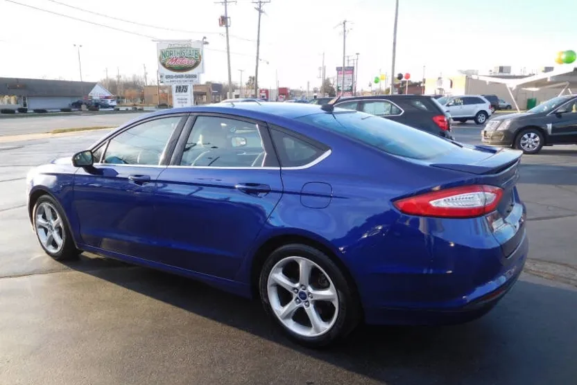 2016 Ford Fusion S photo 1