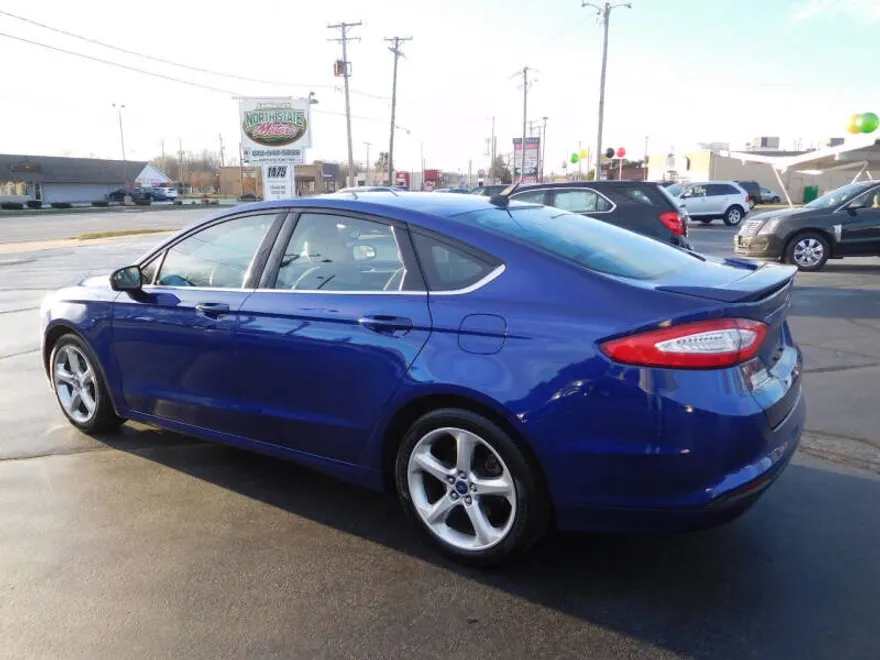 2016 Ford Fusion S photo 1