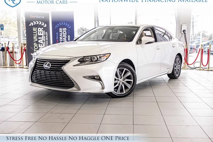 2016 Lexus ES 300h photo 1