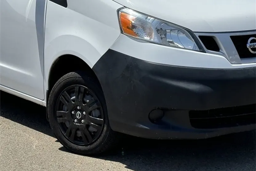 2015 Nissan NV200 S photo 1