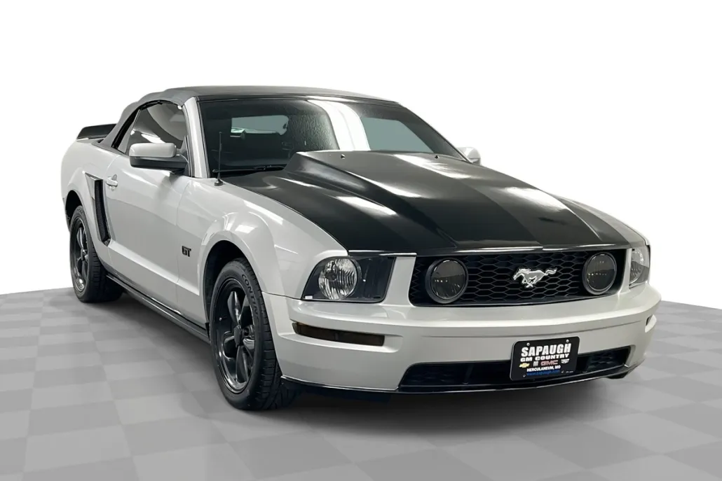2005 Ford Mustang GT photo 1