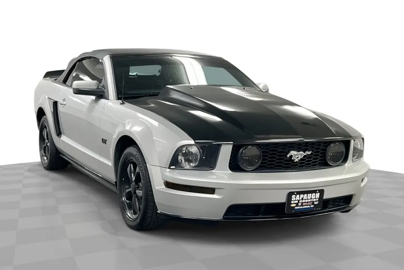 2005 Ford Mustang GT photo 1