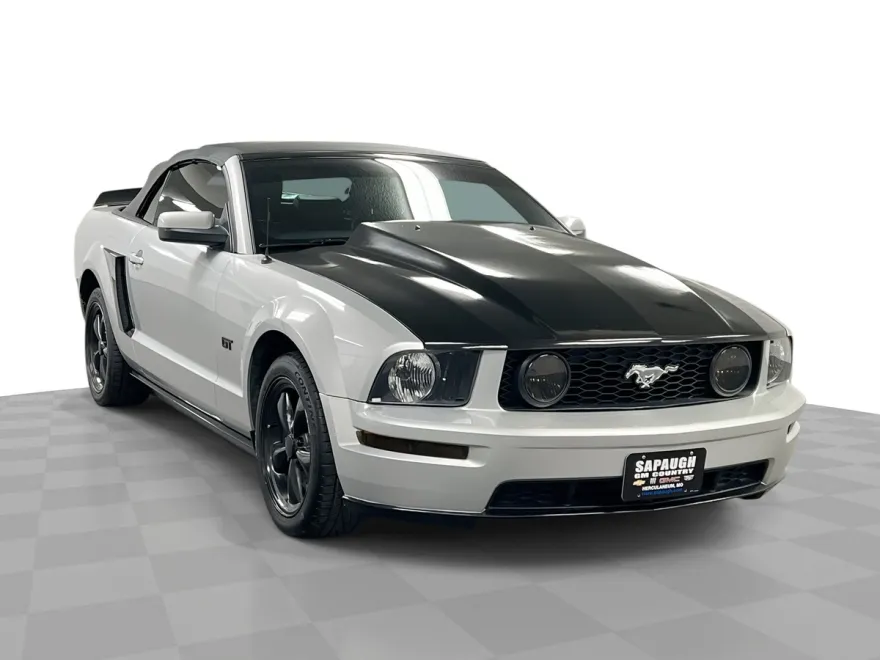 2005 Ford Mustang GT photo 1