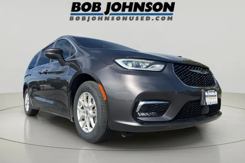 2022 Chrysler Pacifica Touring L photo 1
