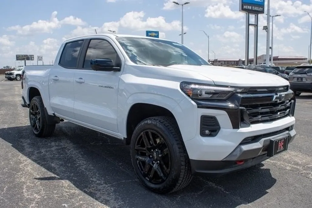 2024 Chevrolet Colorado Z71 photo 1