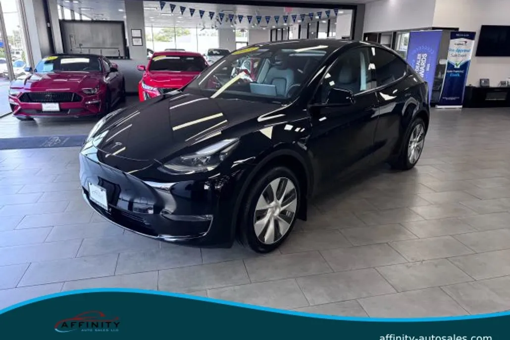 2023 Tesla Model Y Long Range photo 1