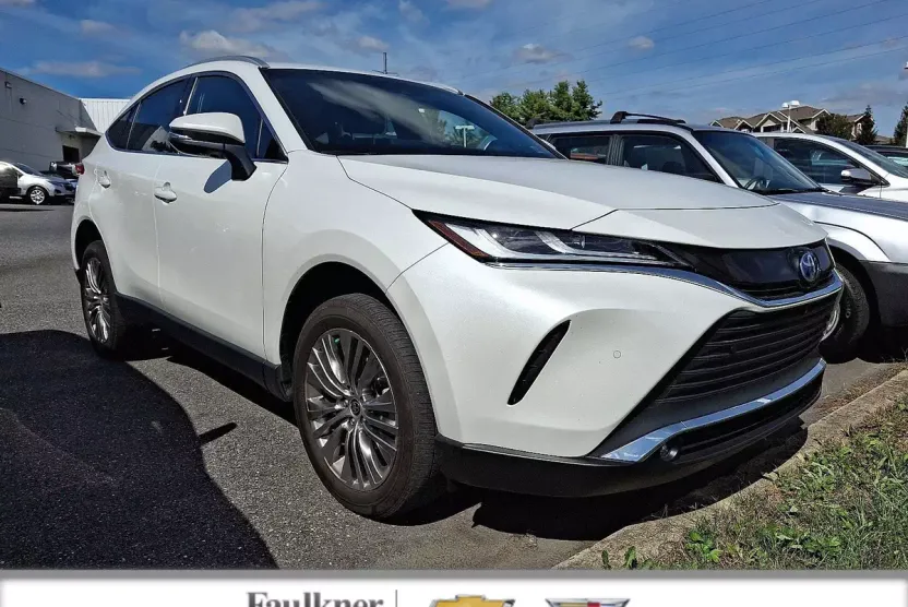 2023 Toyota Venza LE photo 1