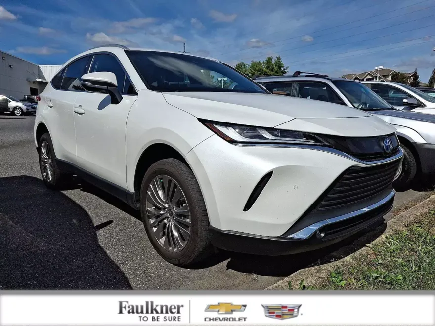 2023 Toyota Venza LE photo 1